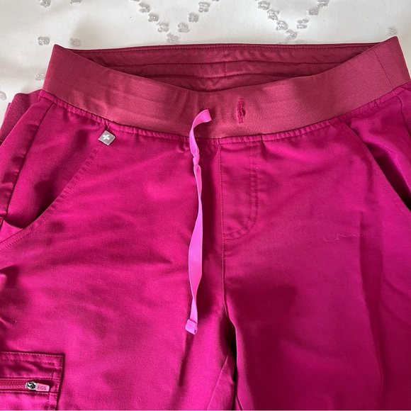 Figs Dark Magenta Scrub Set - Picture 4 of 9